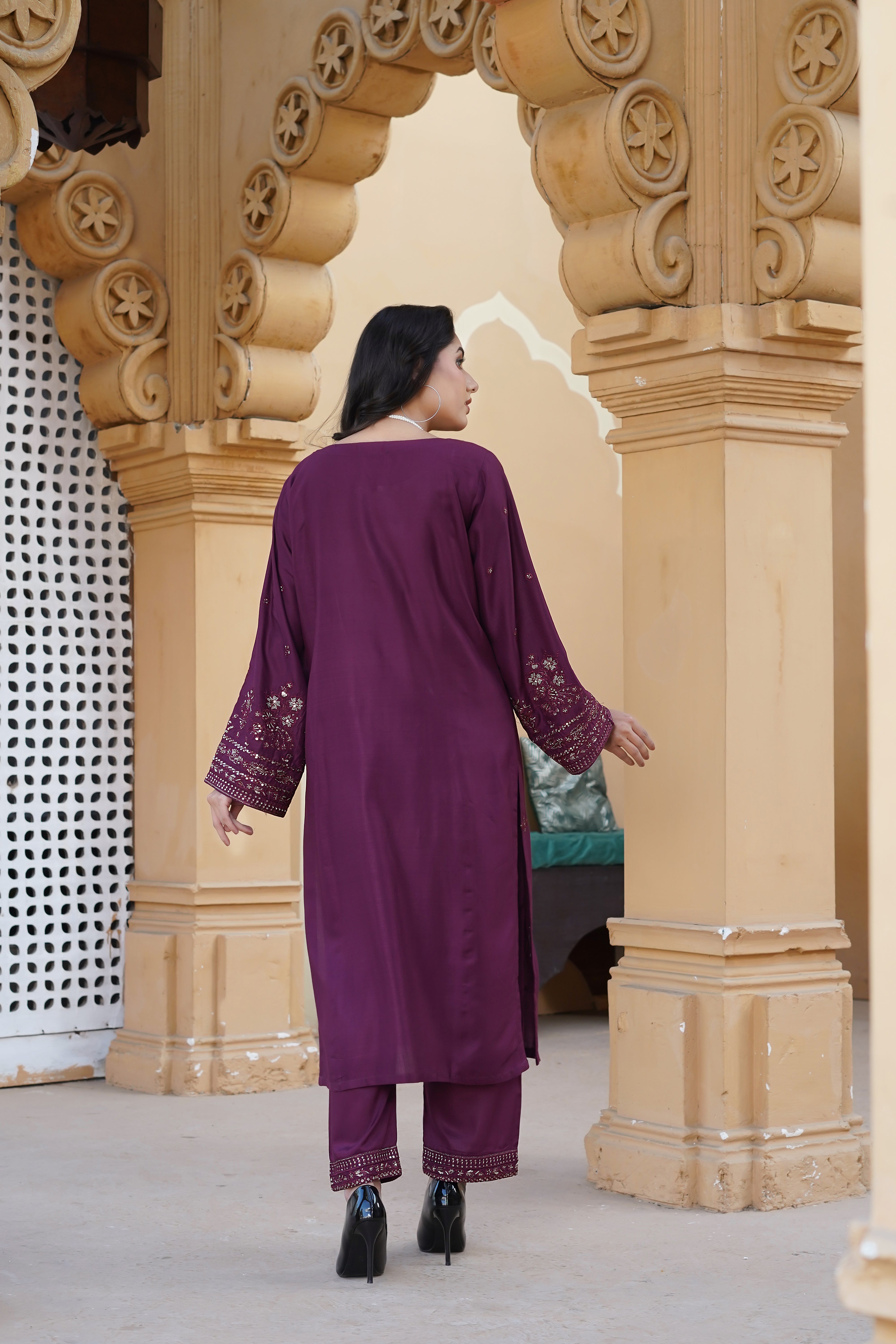 LARA EMBROIDERED 2PCS
