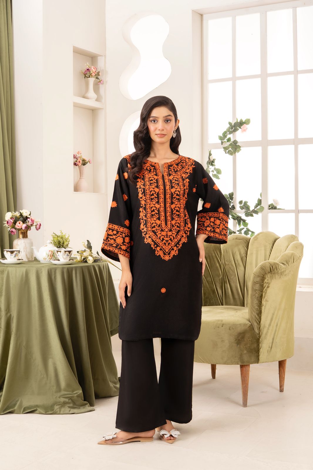 SANIA – Classic Embroidery 2PC