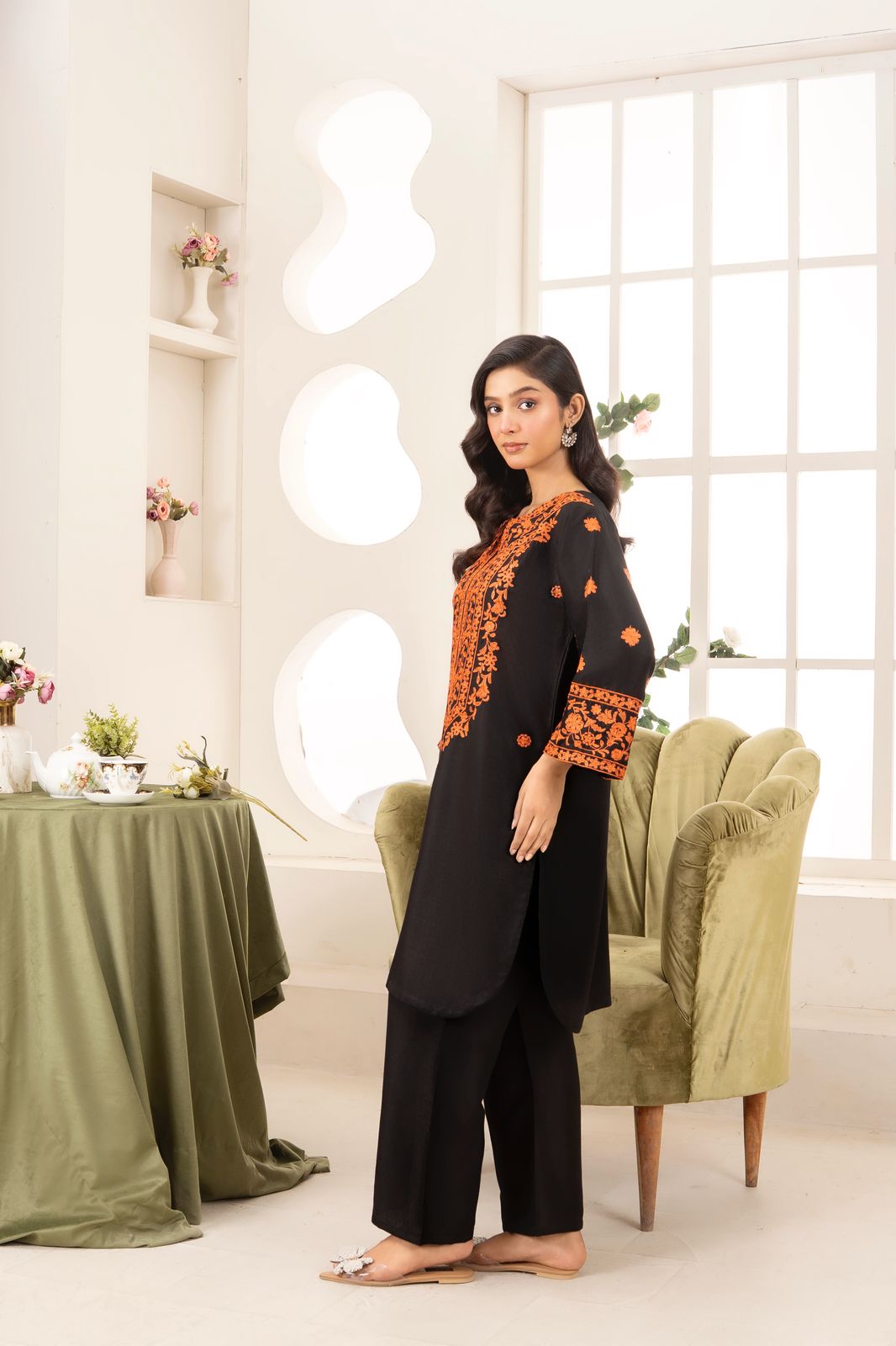 SANIA – Classic Embroidery 2PC