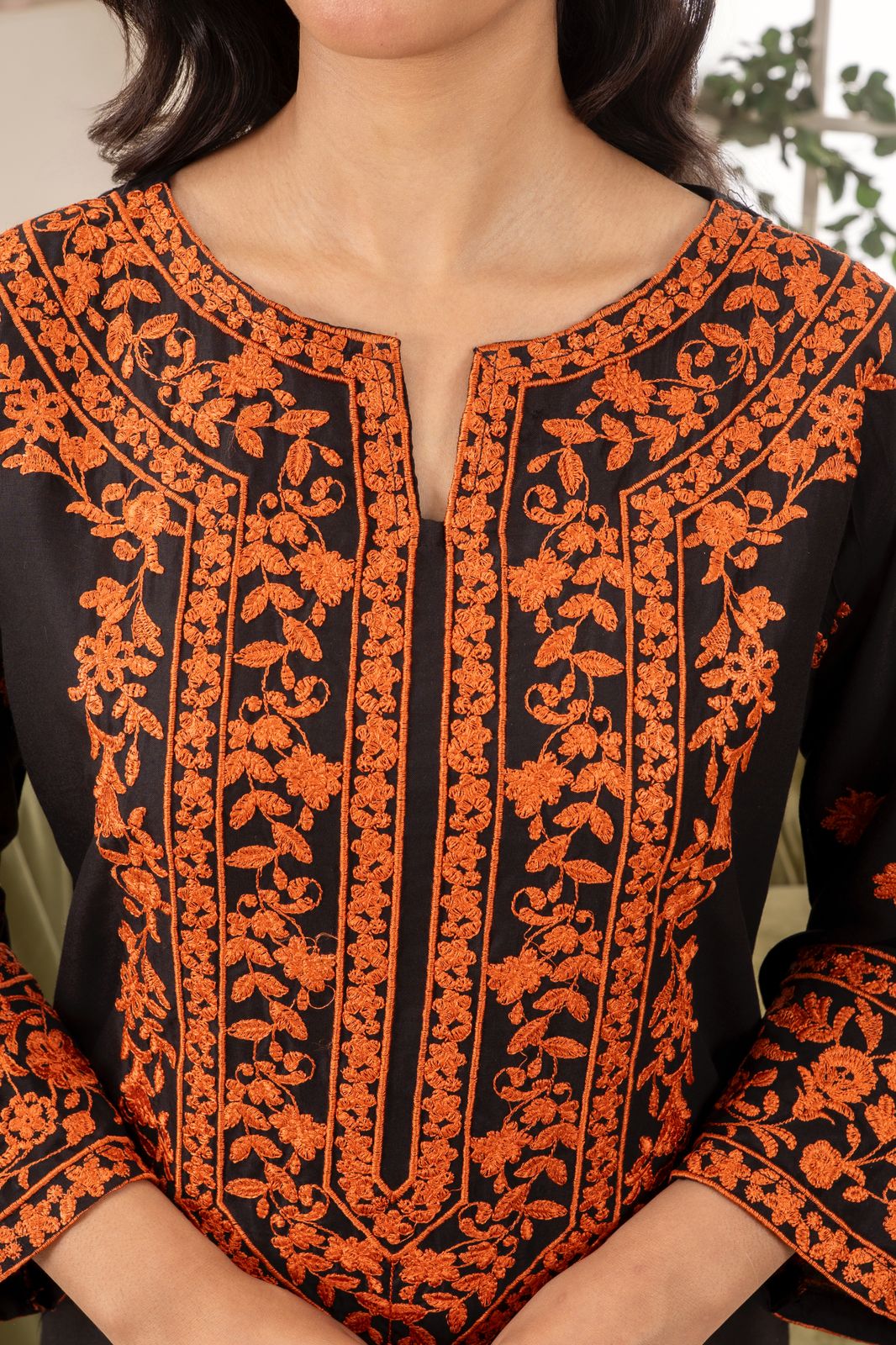 SANIA – Classic Embroidery 2PC